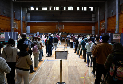 РЕКОРДНА ИЗЛАЗНОСТ До 13 сати 54,14 одсто Мађара гласало на парламентарним изборима