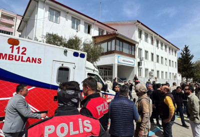 (ВИДЕО) Нови детаљи масакра у Турској САВЛАДАН ЈЕ У МЕНЗИ Дечака убицу у школи зауставио родитељ ученика