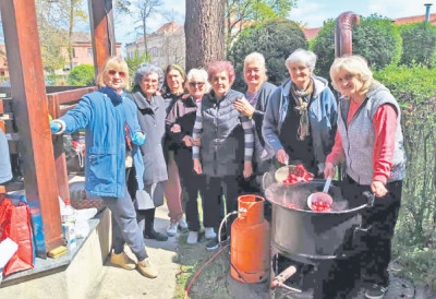 ЧЛАНИЦЕ КОЛА СРПСКИХ СЕСТАРА НА ВИСИНИ ЗАДАТКА Офарбале 1.200 јаја