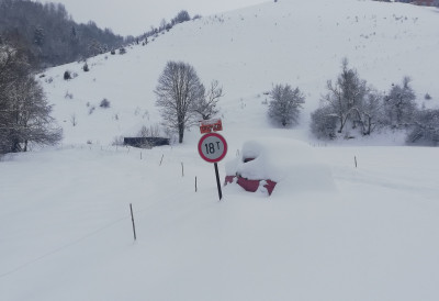ПОВРЕЂЕНИ МЕШТАНИН И ДАЉЕ ЧЕКА У ЗАВЕЈАНОМ СЕЛУ, ТРПЕЋИ БОЛОВЕ На Дурмитору зима не прашта – спасиоци ризиковали животе, али остали заглављени