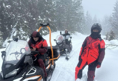 БОРБА ЗА ЖИВОТ НА ДУРМИТОРУ Кренуо да спаси дивљач, завршио повређен и заробљен у снегу - једва извукао живу главу