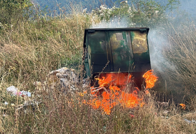 ЈЕДНА ГРЕШКА ПРАВИ ОГРОМНУ ШТЕТУ Због немара грађана изгорело више од 50 контејнера