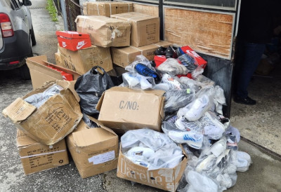 ФИЛМСКА ПОТЕРА ЗА АУТОМОБИЛОМ ИЗ СРБИЈЕ Шанер бежао од полиције па избацио сву робу у једну гаражу