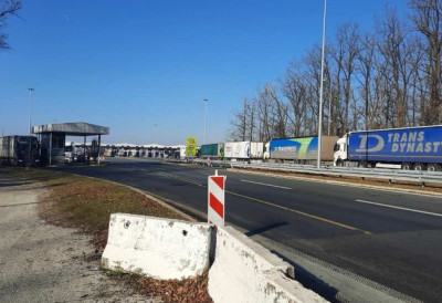 ХАОС НА ИЗЛАЗУ ИЗ СРБИЈЕ Возила заробљена у вишесатним гужвама