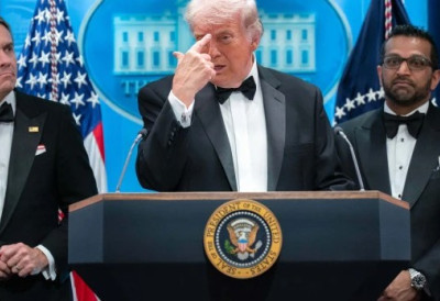 Отказ за водитеља! ТРАМП ПОЗВАО ТЕЛЕВИЗИЈУ ЕЈ-БИ-СИ И КОМПАНИЈУ ДИЗНИ ДА ОТПУСТЕ ЏИМИЈА КИМЕЛА Водитељ исмевао председника САД и прву даму: „Удовица у ишчекивању“