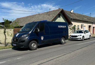 Хицем из пиштоља УБИО БРАТА, па себи ПУЦАО У ГЛАВУ Мук у Стапару након СТРАВИЧНЕ ТРАГЕДИЈЕ Мајка НЕПОМИЧНА ТЕЛА СИНОВА затекла по повратку из радње!