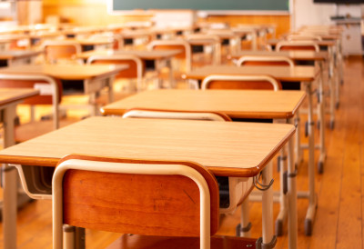 ШКОЛЕ ИСПРАЖЊЕНЕ ЗБОГ ПРЕТЊИ БОМБАМА Ученици беже из учионица, полиција на ногама