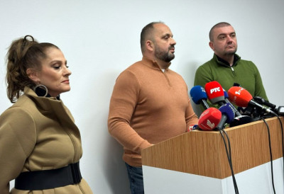 ПОРУШЕНЕ ГАРАЖЕ СРБА У СЕВЕРНОЈ МИТРОВИЦИ Радојевић: Поднећемо тужбу