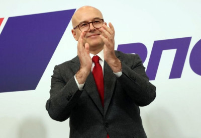 МИЛОШ ВУЧЕВИЋ НАКОН ГЛАВНОГ ОДБОРА СНС-А Слушамо грађане и доносимо одлуке у њиховом интересу