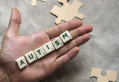 АУТИЗАМ СЕ ПРЕЧЕСТО ПОГРЕШНО ДИЈАГНОСТИКУЈЕ Одређена неуобичајена понашања не указују увек на развојни поремећај