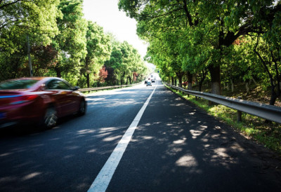 Вожња у супротном смеру нажалост тренд АБС: ГРУБО КРШЕЊЕ ПРАВИЛА САОБРАЋАЈА