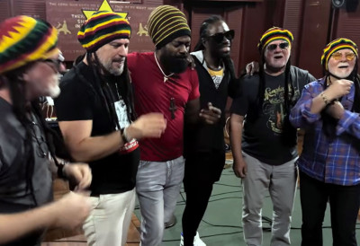 БРАЋА ЈЕЛИЋ У СТИЛУ БОБА МАРЛИЈА ”Ју група” представила свој реге албум "Bus to Zion" ПРИХОД ОД АЛБУМА ИДЕ У ХУМАНИТАРНЕ СВРХЕ (ВИДЕО)