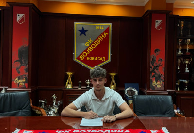 ВУКАШИН ДАВИДОВ ПОТПИСАО ПРВИ ПРОФЕСИОНАЛНИ УГОВОР СА ВОЈВОДИНОМ: На верност "старој дами" обавезао се на свој рођендан и то на три сезоне