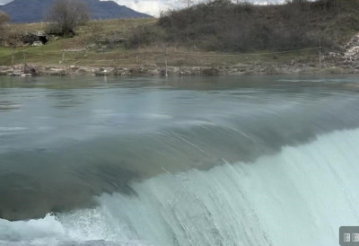ПОТРАГА ЗА НЕПОЗНАТИМ ХЕРОЈЕМ С ОБАЛЕ ЦИЈЕВНЕ Странац спасао дечака из хладне реке, породица малишана хоће да га пронађе и да му се захвали