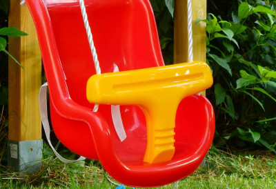 (ФОТО) ХИТНО СЕ ПОВЛАЧЕ ДЕЧЈЕ ЉУЉАШКЕ Постоји озбиљан ризик од пада и ПОВРЕДЕ МАЛИШАНА