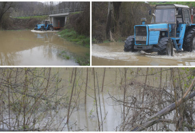 (ФОТО, ВИДЕО) Одсечени од света! НАКОН ИЗЛИВАЊА Западне Мораве село Дљин остало изоловано, ДЕЦУ ПРЕВОЗЕ тракторима у школу