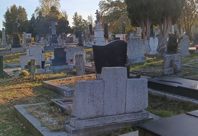 САХРАНЕ ПО МЕРИ ЛУКСУЗА: НАРИКАЧЕ, ШАТРЕ И ХИЉАДЕ ЕВРА У КОВЧЕГУ – ево шта све траже ожалошћени