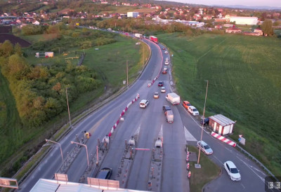 КРКЉАНАЦ НА ПУТУ КА НАЈПОСЕЋЕНИЈОЈ СРПСКОЈ ПЛАНИНИ У ПРЕДВЕЧЕРЈЕ 1. МАЈА Вишесатна чекаоница на четири точка за Златибор