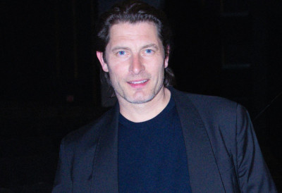 Глумац ПЕТАР БЕНЧИНА заиграо у трећој сезони серије „СЕНКЕ НАД БАЛКАНОМ” па открио све о мистериозном сликару којег тумачи: „Храбар човек који се води срцем и вером у слободу”