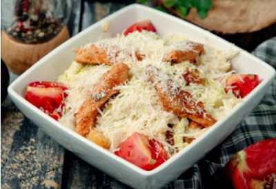 КАДА НЕ ЗНАТЕ ШТА ДА КУВАТЕ – ОВО ЈЕ СПАС! Пилетина са пармезаном која се топи у устима, ручак готов за пола сата