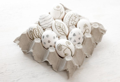 НЕЋЕТЕ ВЕРОВАТИ ШТА ИЗБЕЉУЈЕ ЈАЈА! Један састојак и ваше Ускршње ШАРАЊЕ може да почне