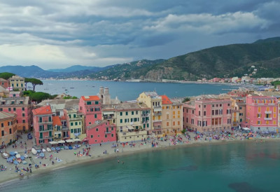 БАЈКОВИТО МЕСТО У ИТАЛИЈИ Град два мора постао магнет за туристе