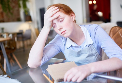 Глава пада, умор не пролази! ДОКТОРКА ОБЈАШЊАВА ЗАШТО СЕ У ПРОЛЕЋЕ осећамо све ГОРЕ, иако мислимо да је све у реду