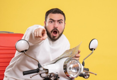 (ВИДЕО) ЛУДИЛО: ДА ЛИ ЈЕ ОВО ИНЂИЈА ИЛИ ИНДИЈА?! Плави аутомобил, ‘потонуо’ под гајбама, оставио возаче у шоку!