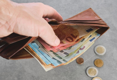 ХИЉАДАМА ГРАЂАНА СТИЖЕ НОВАЦ НА РАЧУНЕ! Њима ускоро почиње исплата повраћаја пореза, износи се већ виде у систему