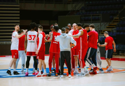 БАШ ПРЕД ДУЕЛ СА БАРСЕЛОНОМ: Звезда отпустила тренера уочи једног од НАЈВАЖНИЈИХ МЕЧЕВА у сезони!