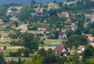 "СВЕТ ЋЕ СЕ ЛОМИТИ КАО СТАКЛО“ Да ли су Тарабићи у својим ПРОРОЧАНСТВИМА за 2026. „видели“ Србију: МАЛИ НАРОД НА БРДУ ПОНУДИЋЕ СВЕТЛОСТ онима који су у мраку!