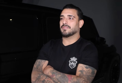 „У ЧЕТИРИ ЗИДА СЕ СЛОМИМ, А НА БИНУ ИЗАЂЕМ НАСМЕЈАН“ Дарко Лазић открива како се носи са губитком брата и шта му значи ПЕСМА коју му је посветио