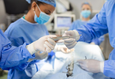 Након рутинске гинеколошке операције НЕЋЕТЕ ВЕРОВАТИ ШТА ЈЕ “ЗАБОРАВЉЕНО” У СТОМАКУ! Болови нису престајали, ЖЕНА преживела пакао, а последице  су ЈЕЗИВЕ