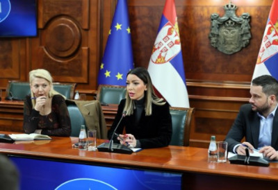 СРПСКА ВИНА ОСВАЈАЈУ ЈЕДНО ОД НАЈВЕЋИХ СВЕТСКИХ ТРЖИШТА Министарка Месаровић одржала састанак с домаћим винарима