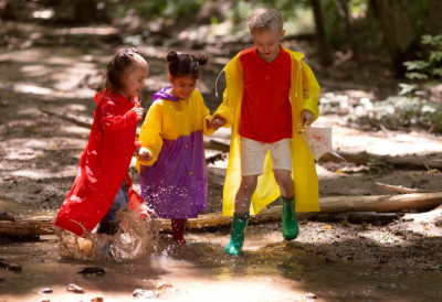 Најсрећнији људи направили експеримент! У ФИНСКОЈ СУ НА ДЕЧЈА ИГРАЛИШТА уместо гуме СТАВИЛИ ЗЕМЉУ И ЛИШЋЕ, после месец дана резултати су ИЗНЕНАЂУЈУЋИ