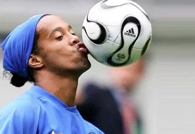 РОНАЛДИЊО БЕЗ ФИЛТЕРА – У АПРИЛУ НОВА СЕРИЈА О ЈЕДИНОМ И НЕПОНОВЉИВОМ Успони, падови, али и скандали, уз сведочење највећих фигура фудбала