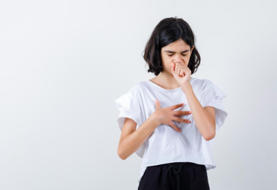 Заборавили сте на њега? МАГАРЕЋИ КАШАЉ ЈОШ УВЕК ПОГАЂА ДЕЦУ, А ОНО ШТО ГА ПРАТИ МОЖЕ БИТИ УЗНЕМИРУЈУЋЕ