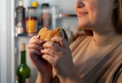Nije samo koliko, već i kada! VIŠAK KILOGRAMA U OVOM PERIODU ŽIVOTA nosi 70% veći rizik od prerane smrti REZULTATI studije zabrinjavaju