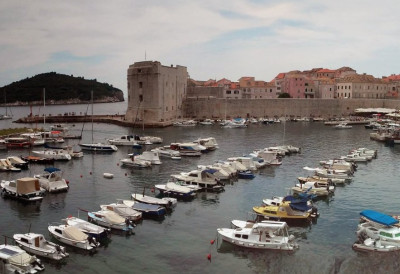 ТУРИСТА ПИТАО ЗА ДУБРОВНИК: Колико је безбедно, а стигли му УРНЕБЕСНИ одговори! И СРБИЈА се некако увукла у причу!