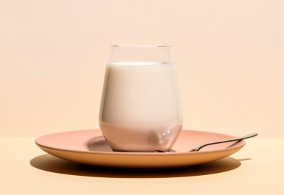 ШВЕЂАНИ ПОЛУДЕЛИ ЗА ОВИМ НАПИТКОМ! Тврде да је у њему тајна дугог живота НЕКИ ДОЖИВЕ И СТОТУ