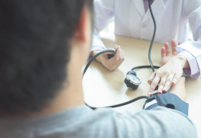 БУДИТЕ СЕ СА ВИСОКИМ ПРИТИСКОМ? Доктори откривају зашто се то дешава баш ујутру