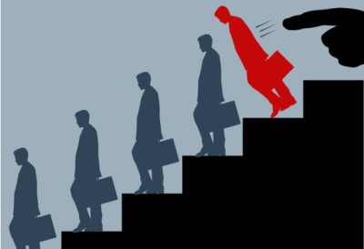 НЕ ВАЉА БИТИ ПРЕТЕРАНО САВЕСТАН? Добио отказ, покушао да спречи крађу у продавници