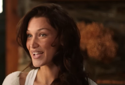 (ФОТО) ИКОНА МАНЕКЕНСКОГ СВЕТА БЕЛА ХАДИД ОПЕТ БРИЉИРА Минијатурни купаћи на телу богиње