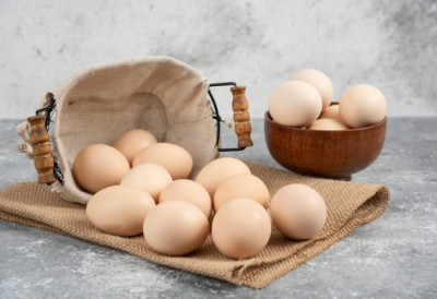 СВИ ГРЕШЕ КАД ПРОВЕРАВАЈУ ЈАЈА! Ова 4 једноставна теста одмах откривају да ли су свежа или их треба бацити, ЧАША СА ВОДОМ открива истину за СЕКУНДУ