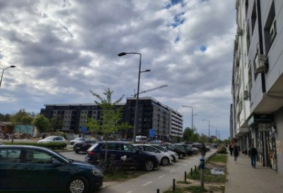 НОВО НАСЕЉЕ ДОБИЋЕ СПОРТСКИ ЦЕНТАР На 4,8 хектара дворана, отворени терени за фудбал, тенис, који ће зими бити клизалишта, трим стазе, дечја игралишта