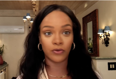 (ВИДЕО,ФОТО) ВИСОКА МОДА СТИГЛА МЕЂУ БЕБЕ! Ријанина ћеркица позирала у првим икада направљеним Диор пеленама