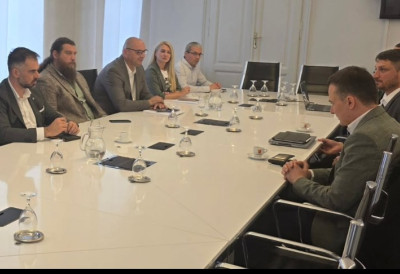 „Нови Сад остаје отворен свим инвеститорима“ ГРАДОНАЧЕЛНИК МИЋИН С ПРЕДСТАВНИЦИМА КОМПАНИЈЕ АУМОВИО о унапређењу инфраструктуре и безбедности у Радној зони Каћ