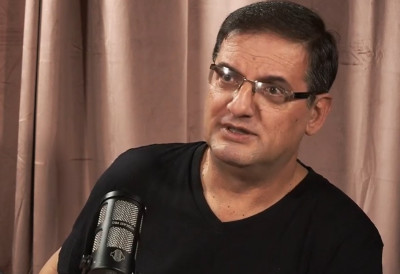 ЈОШ ЈЕДНО НОВО ЛИЦЕ НА РТС-у Искусни новинар и колумниста Александар Апостоловски ускоро на екрану јавног сервиса