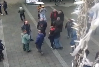 (ВИДЕО) Несвакидашњи инцидент у Сремској Митровици! БЛОКАДЕРИ МЕЂУСОБНО УШЛИ У СУКОБ Дошло и до туче, камере све забележиле