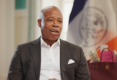 (ФОТО) НЕКАДАШЊИ ГРАДОНАЧЕЛНИК ЊУЈОРКА ДОБИО АЛБАНСКO ДРЖАВЉАНСТВО Бројне спекулације, а нико не зна прави разлог